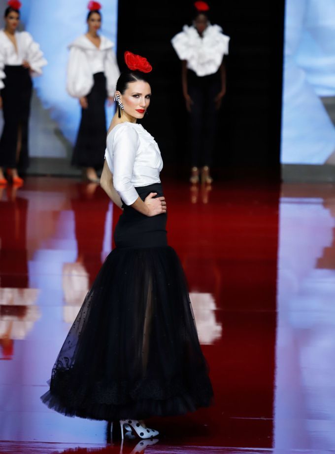 Vestido flamenca en forma de flor y falda tul bordado