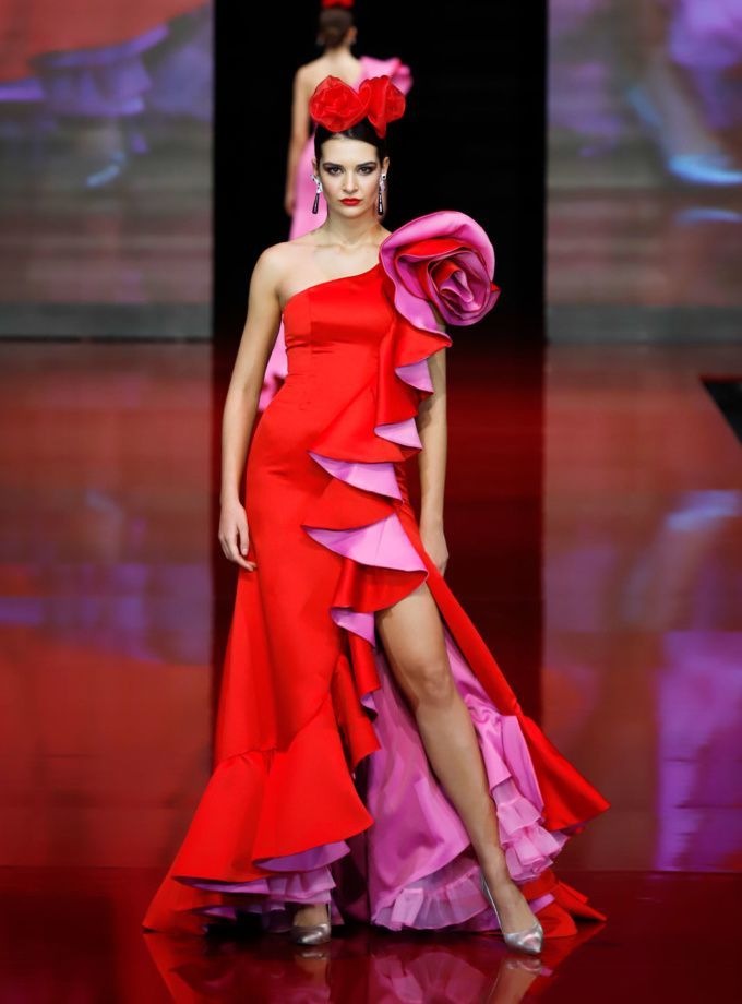Vestido de flamenca mikado rojo capote