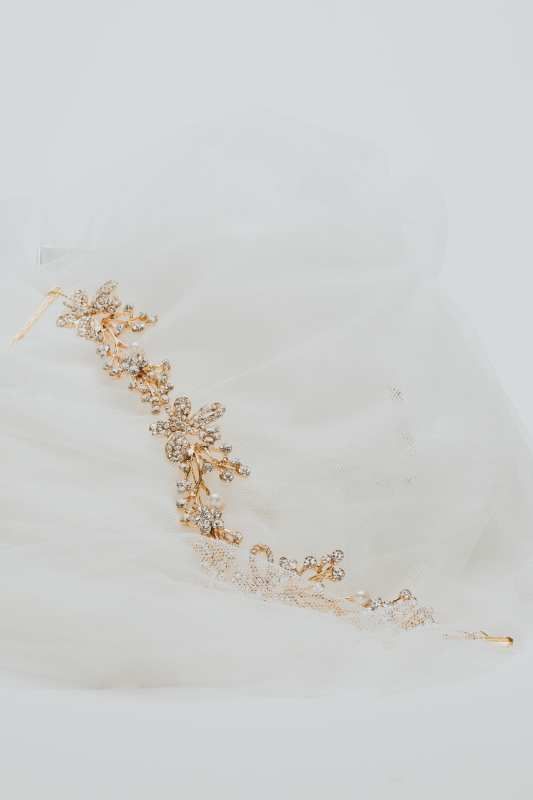 Tocado flexible con zirconitas