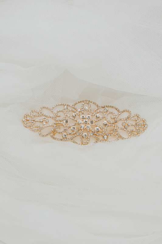 Broche mantilla zirconitas