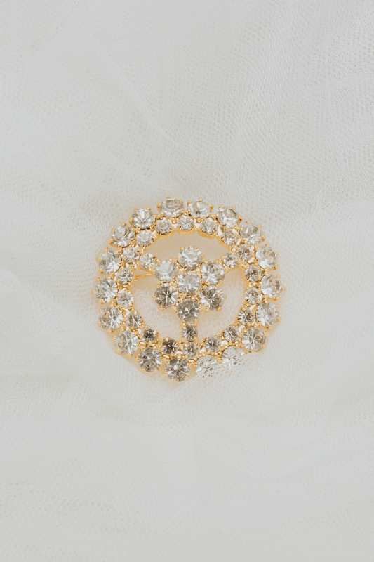 Broche redondo zirconitas