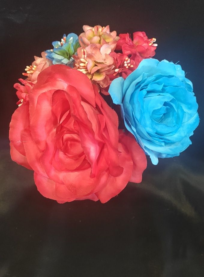 Ramillete rojo y turquesa