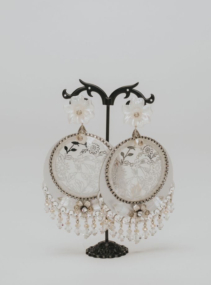 Pendientes maxi blancos nacarados