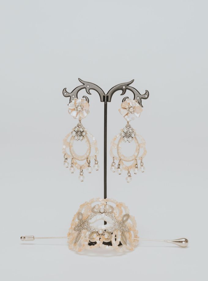 Alfiler flor nácar y perlas
