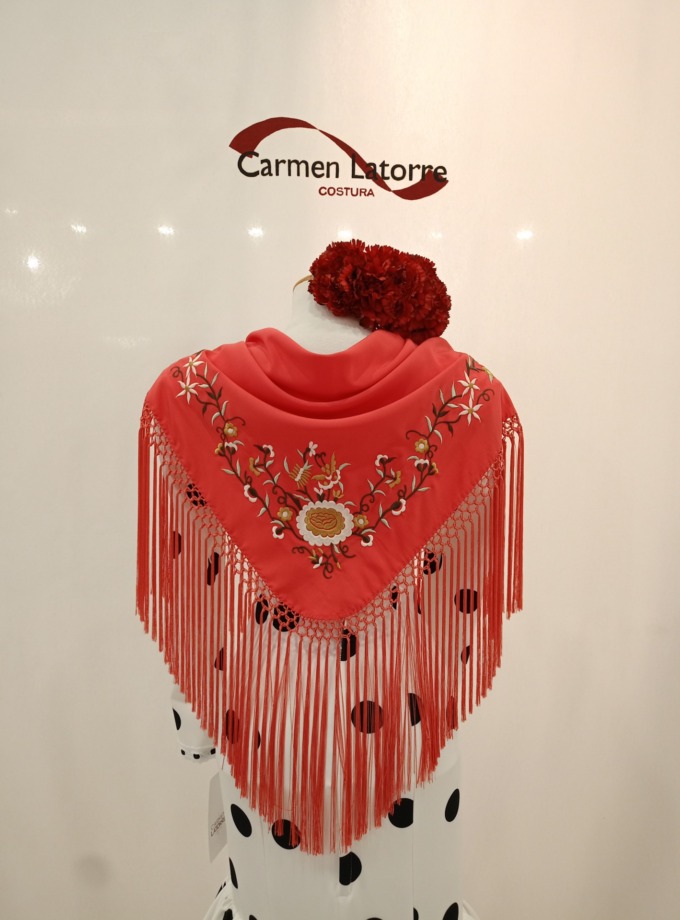 Mantoncillo de señora bordado coral