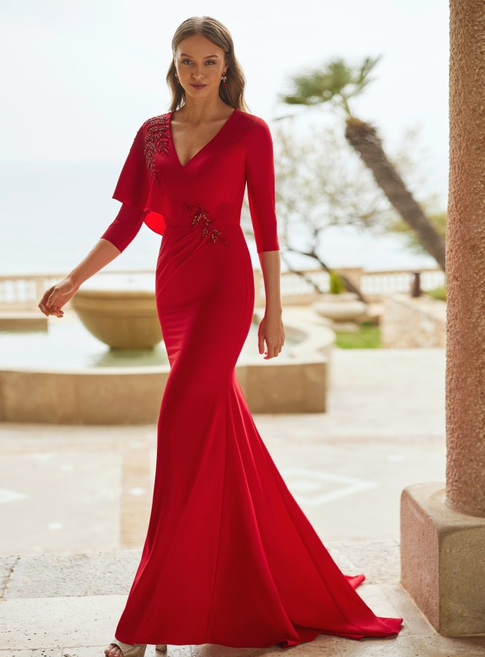 VESTIDO CON MANGAS ASIMETRICAS Y DRAPEADO